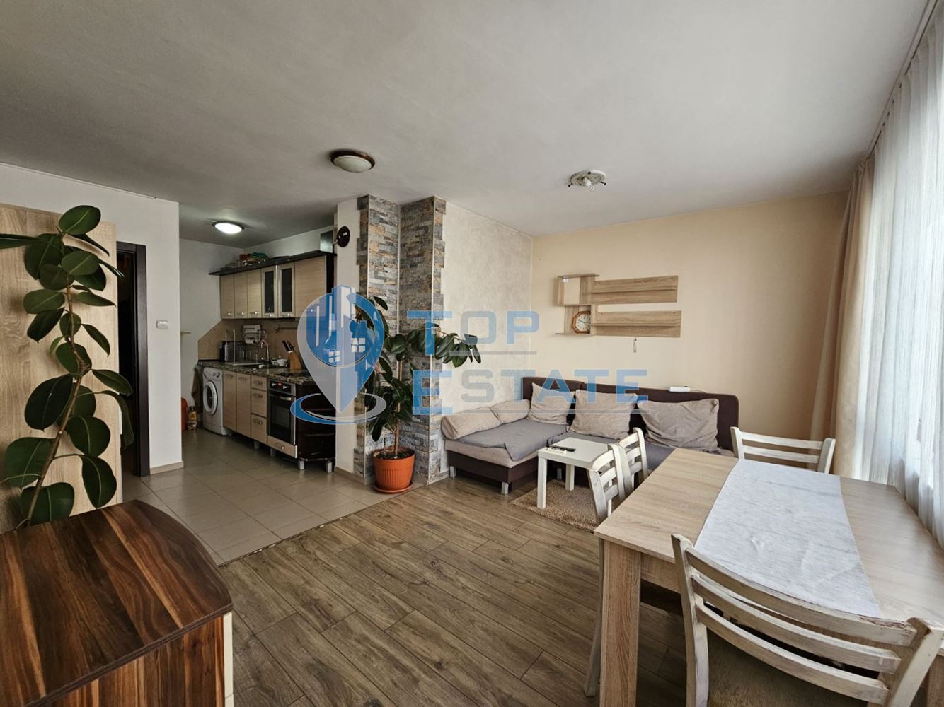 Двустаен, обзаведен апартамент в квартал Колю Фичето, град ВеликоТърново - 0