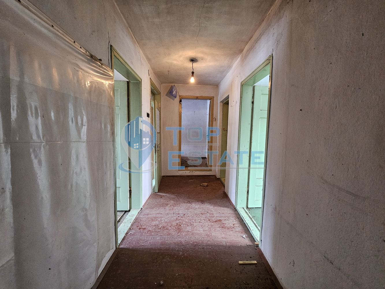 Едноетажна къща близо до река с голям двор в село Росно, област Велико Търново - 0