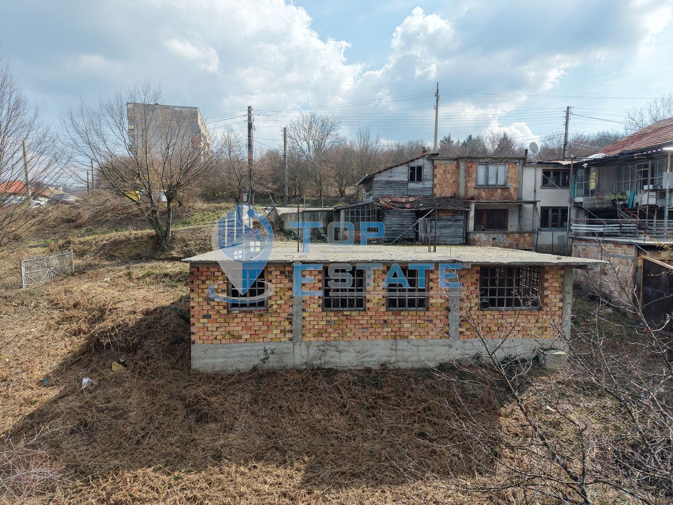 Парцел с къща, гараж и панорамна гледка в град Плачковци - 0