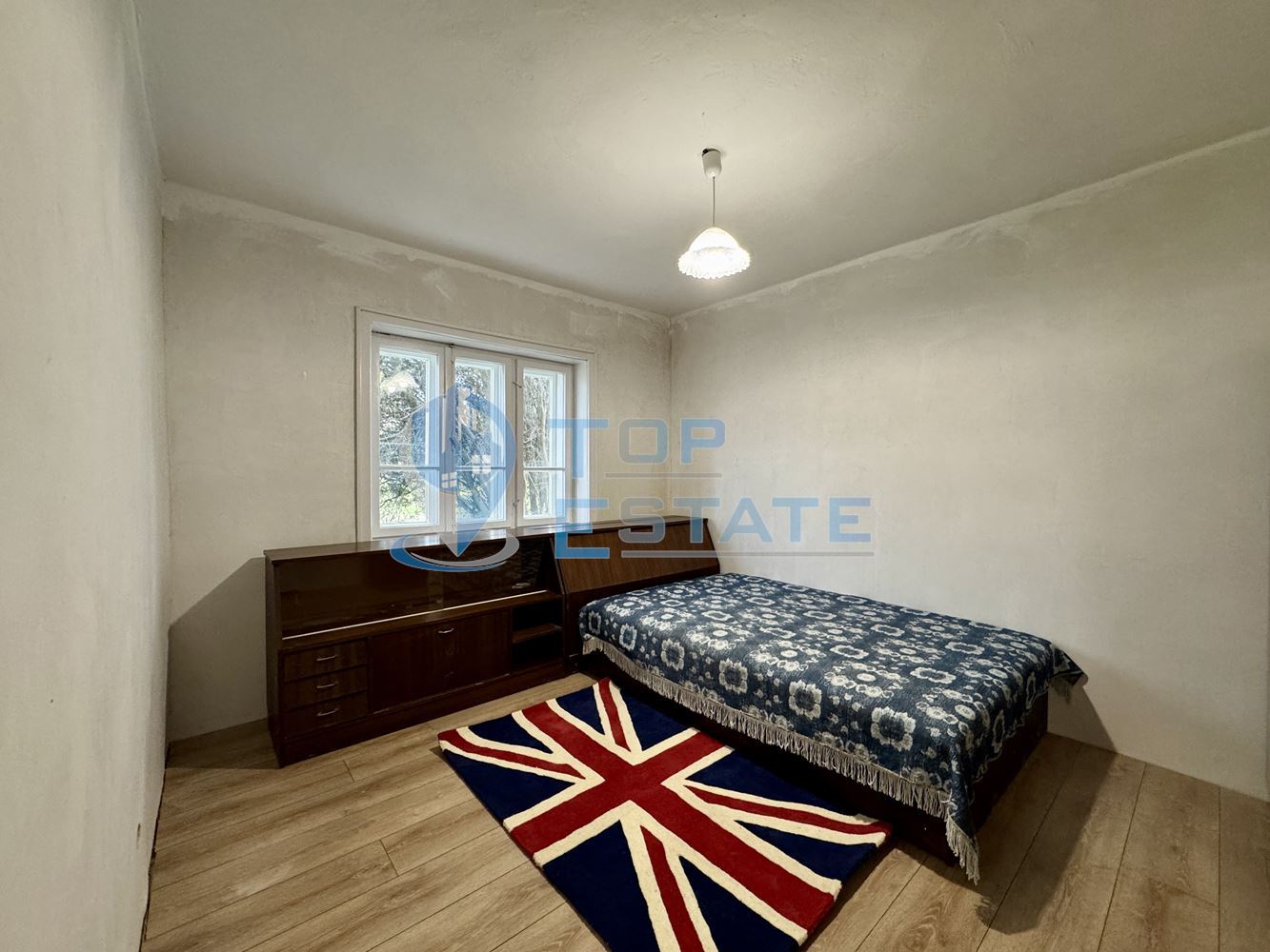 Здрава тухлена къща с кладенец и голям двор в село Павел, област Велико Търново - 0