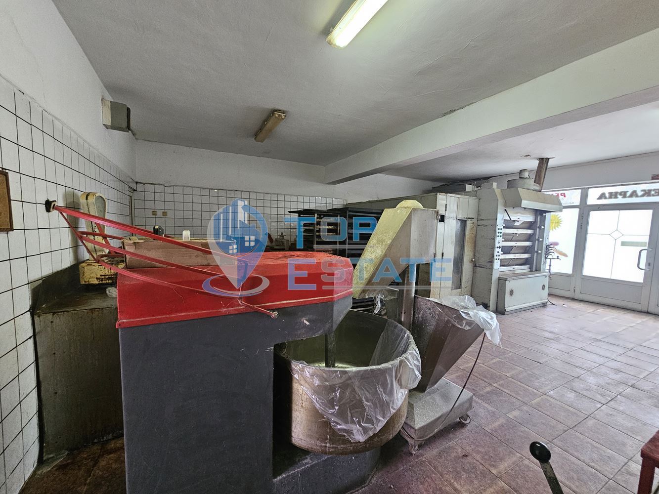 Търговски комплекс - хлебопекарна с оборудване, хранителен магазин и железария село Недан - 0