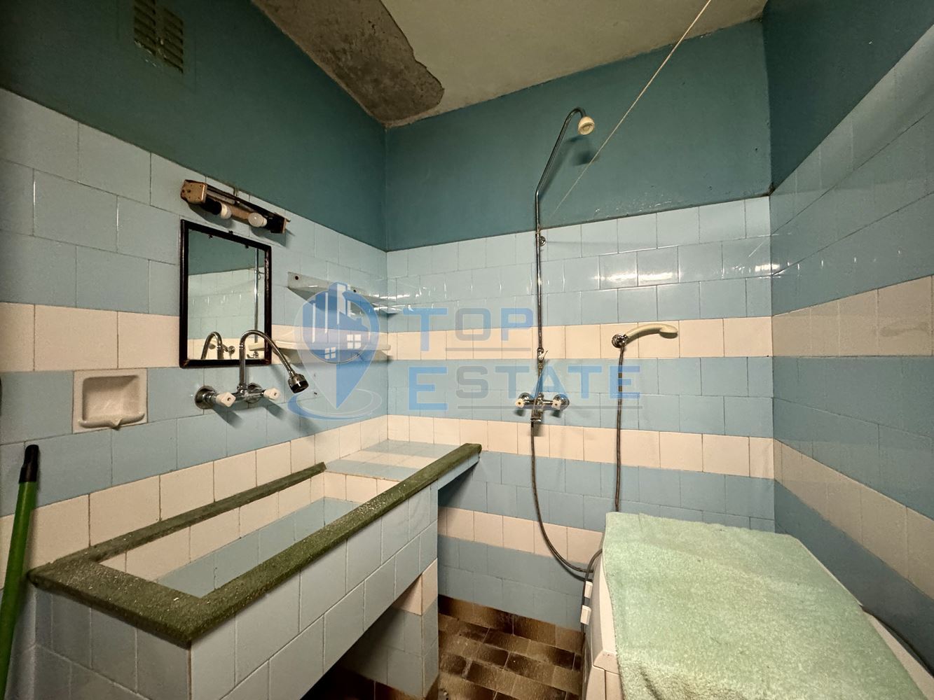 Многостаен тухлен апартамент с гараж в град Полски Тръмбеш, област Велико Търново - 0