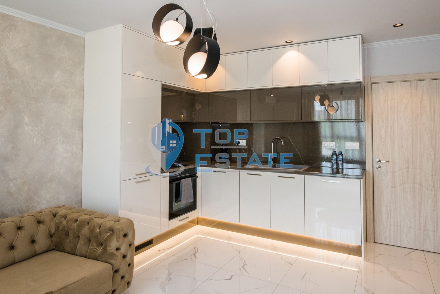 Двустаен, новопостроен, луксозен, газифициран апартамент с надземно паркомясто под наем в квартал Бузлуджа, град Велико Търн - 0