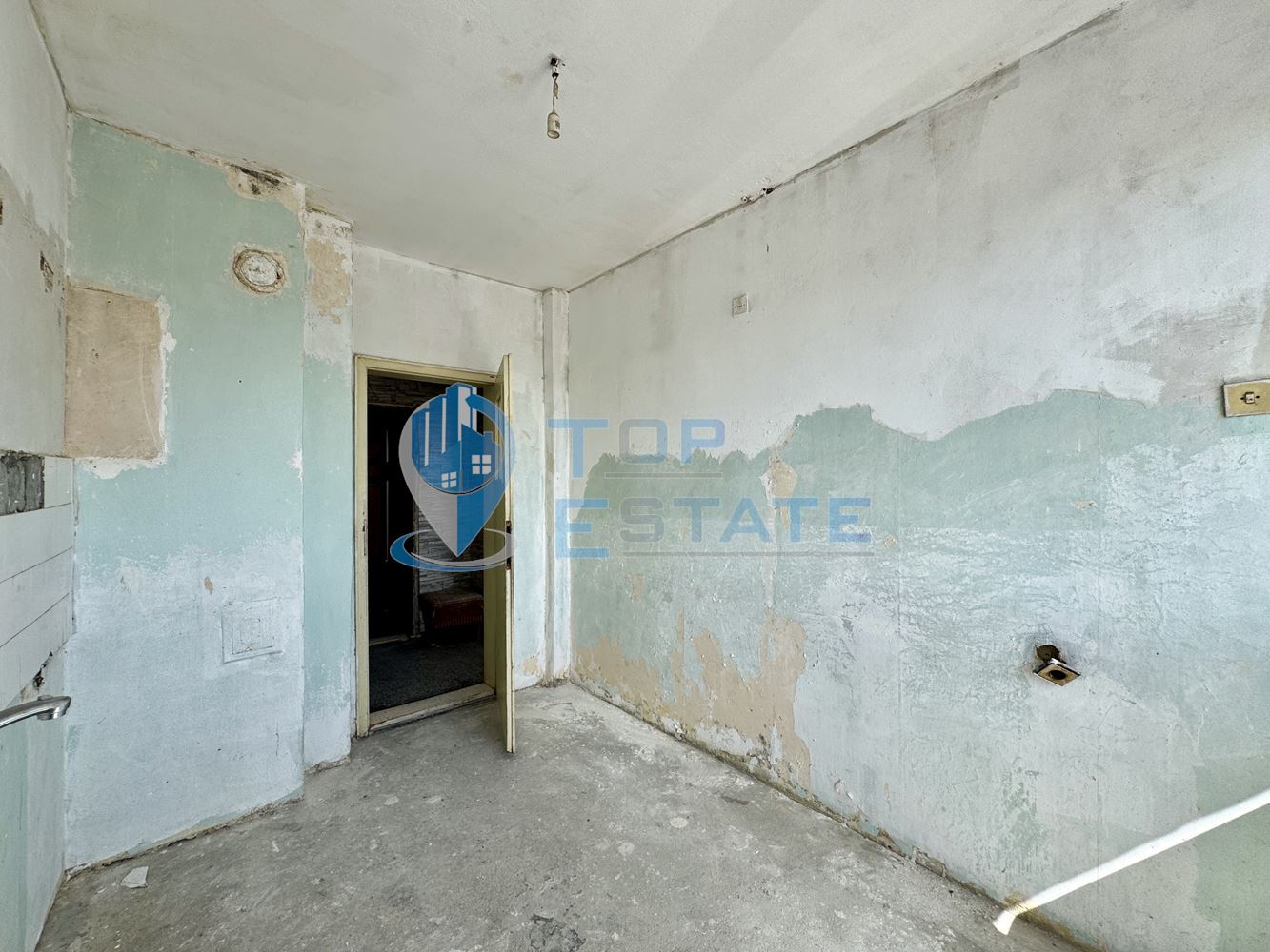 Двустаен тухлен апартамент в центъра на град Полски тръмбеш - 0