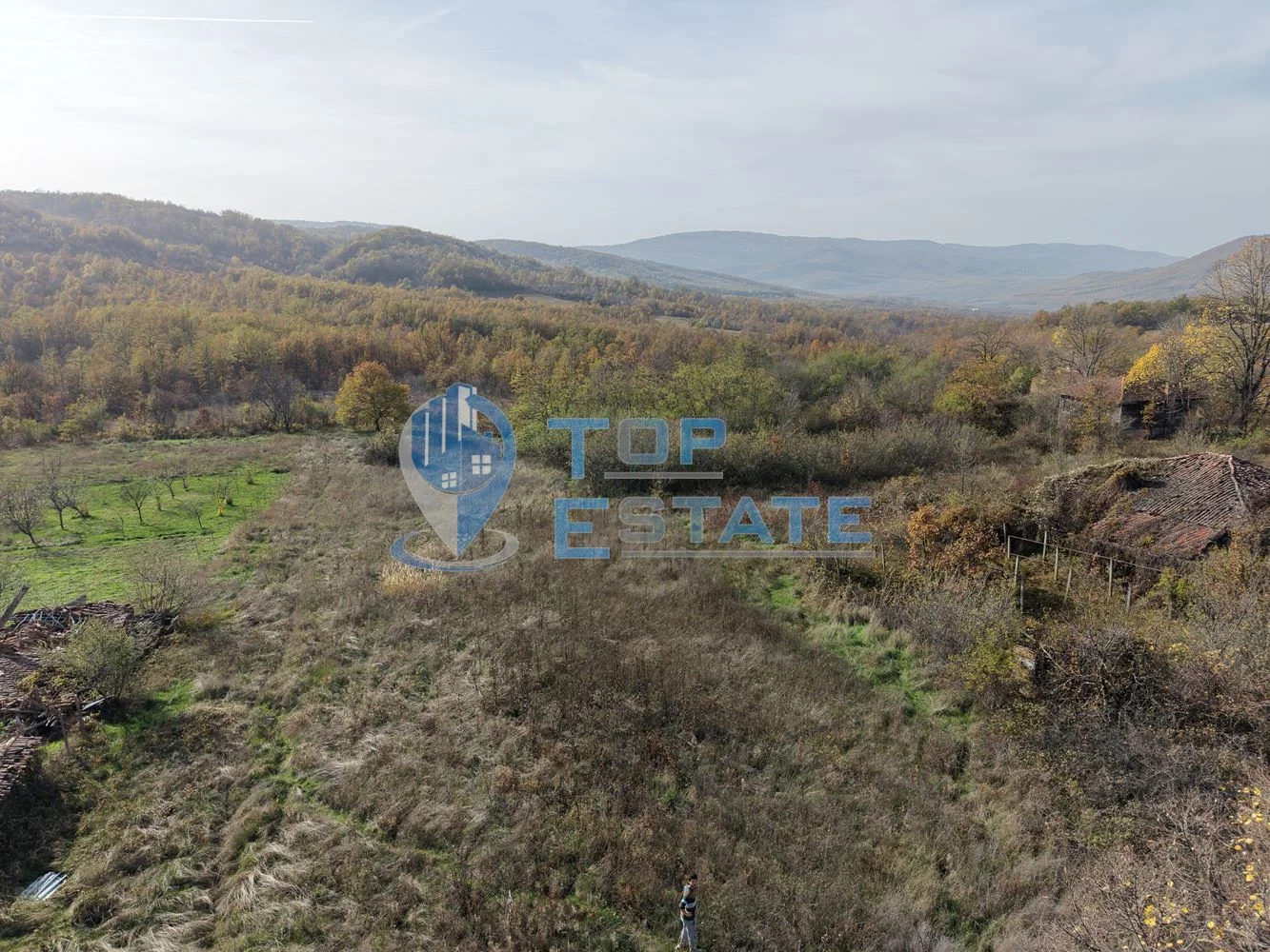 Панорамен парцел в регулация в село Равново, община Златарица - 0