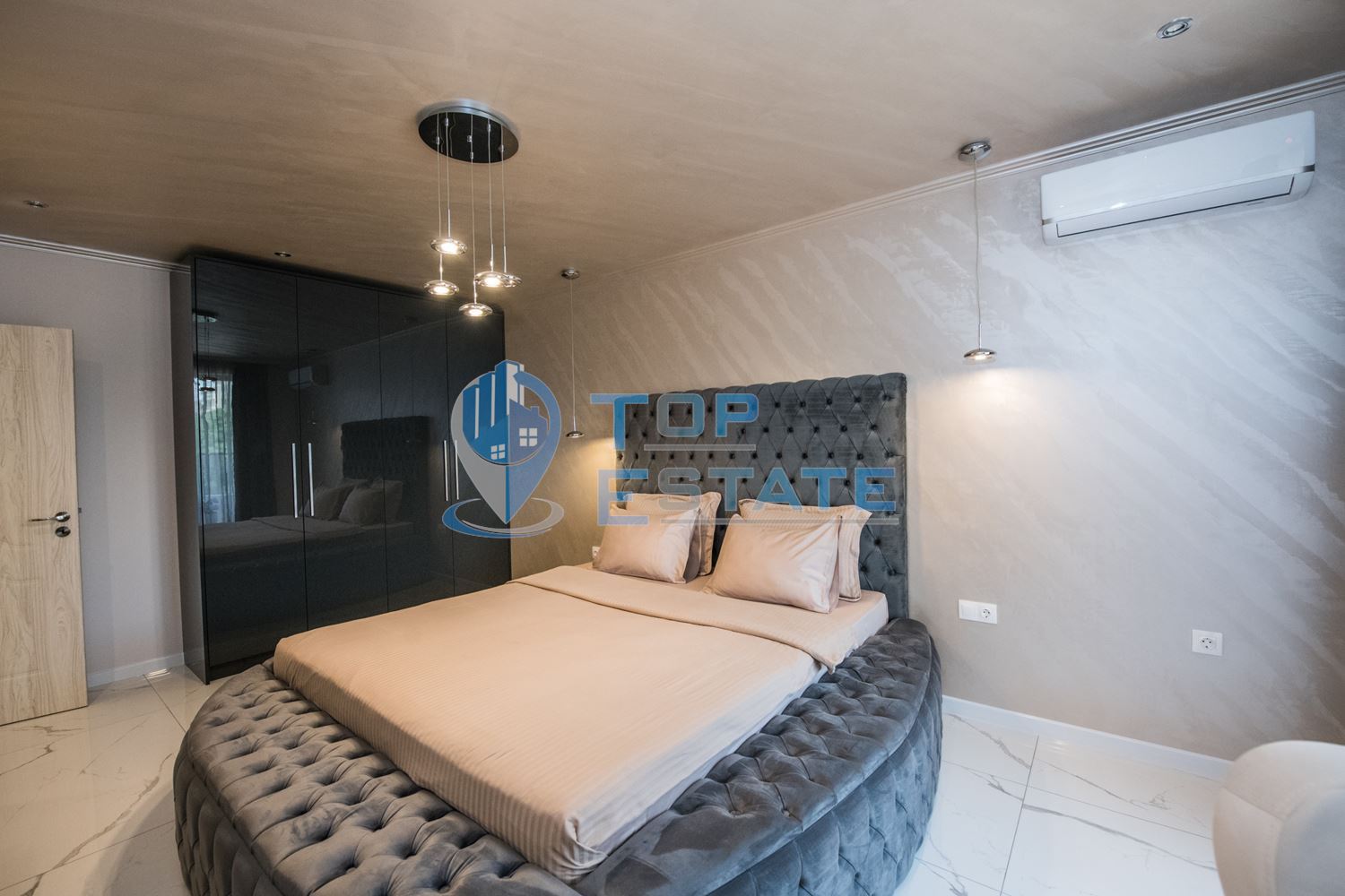 Двустаен, новопостроен, луксозен, газифициран апартамент с надземно паркомясто под наем в квартал Бузлуджа, град Велико Търн - 0