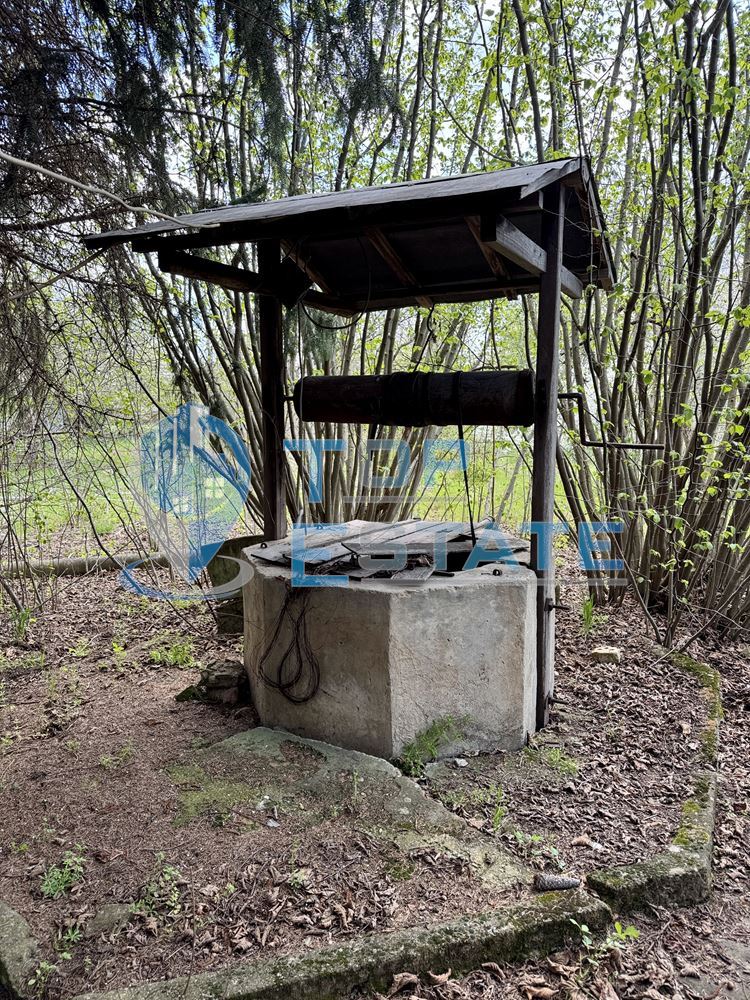 Масивна двуетажна къща с кладенец в село Иванча, област Велико Търново - 0