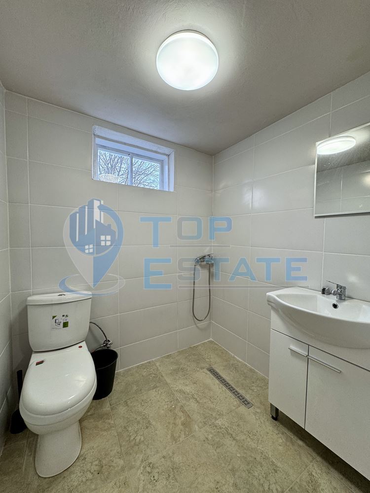 Здрава тухлена къща с кладенец и голям двор в село Павел, област Велико Търново - 0