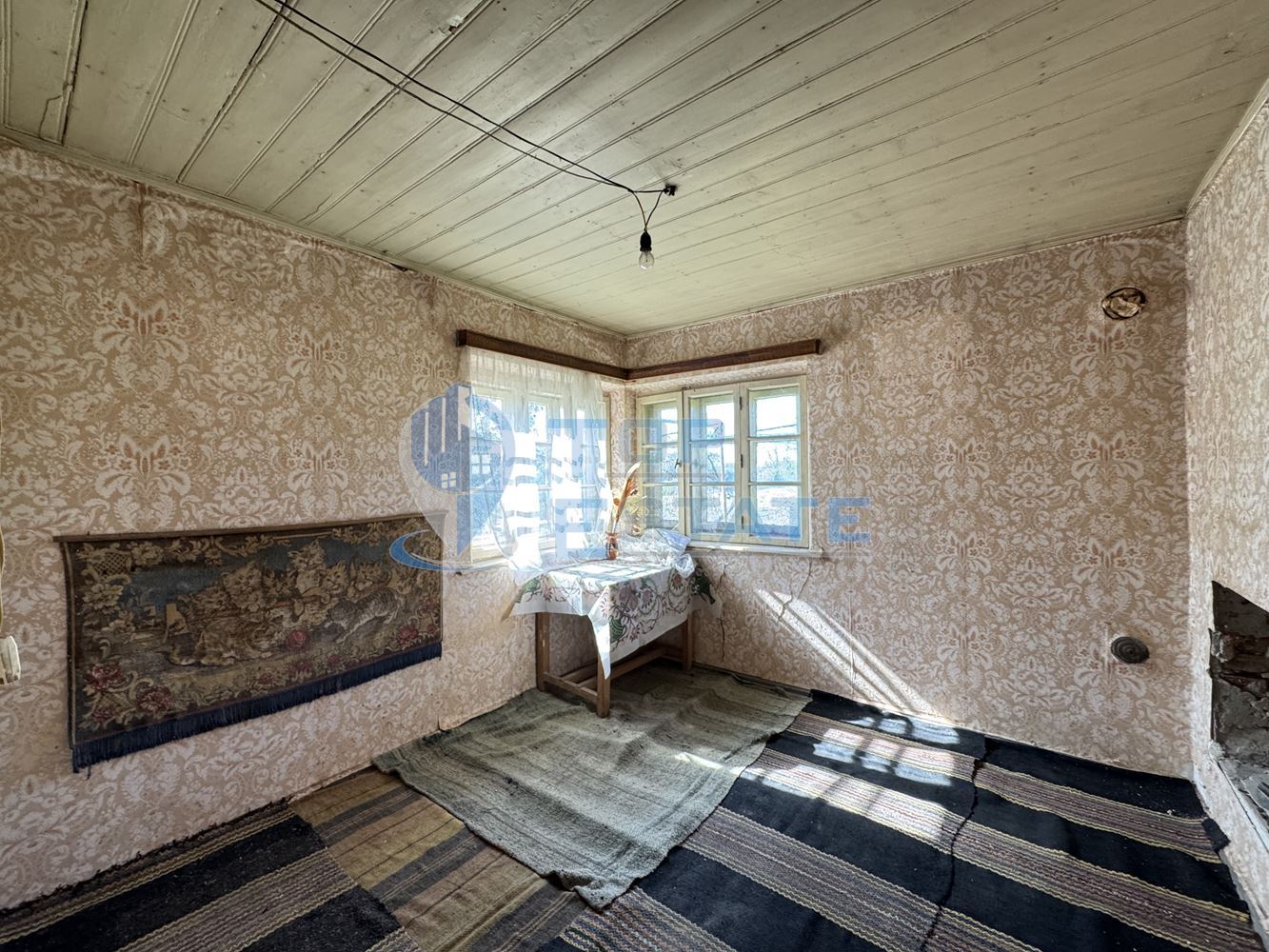 Двуетажна къща с кладенец и стопански постройки в село Нова Върбовка, област Велико Търново. - 0