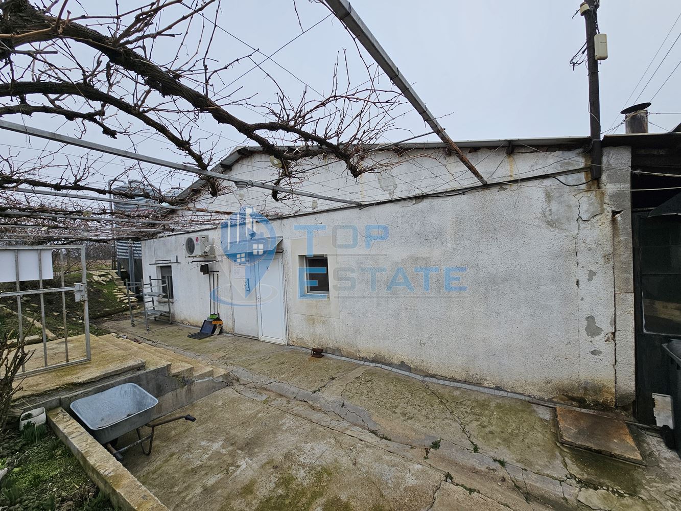 Птицеферма с разработен бизнес, ФЕЦ и оборудване, готова за работа в област Велико Търново - 0