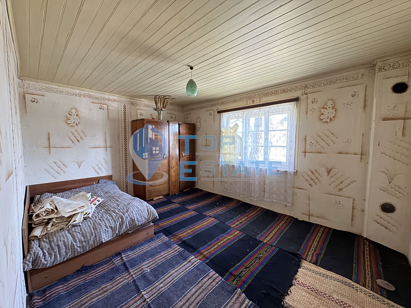 Двуетажна къща с кладенец и стопански постройки в село Нова Върбовка, област Велико Търново. - 0