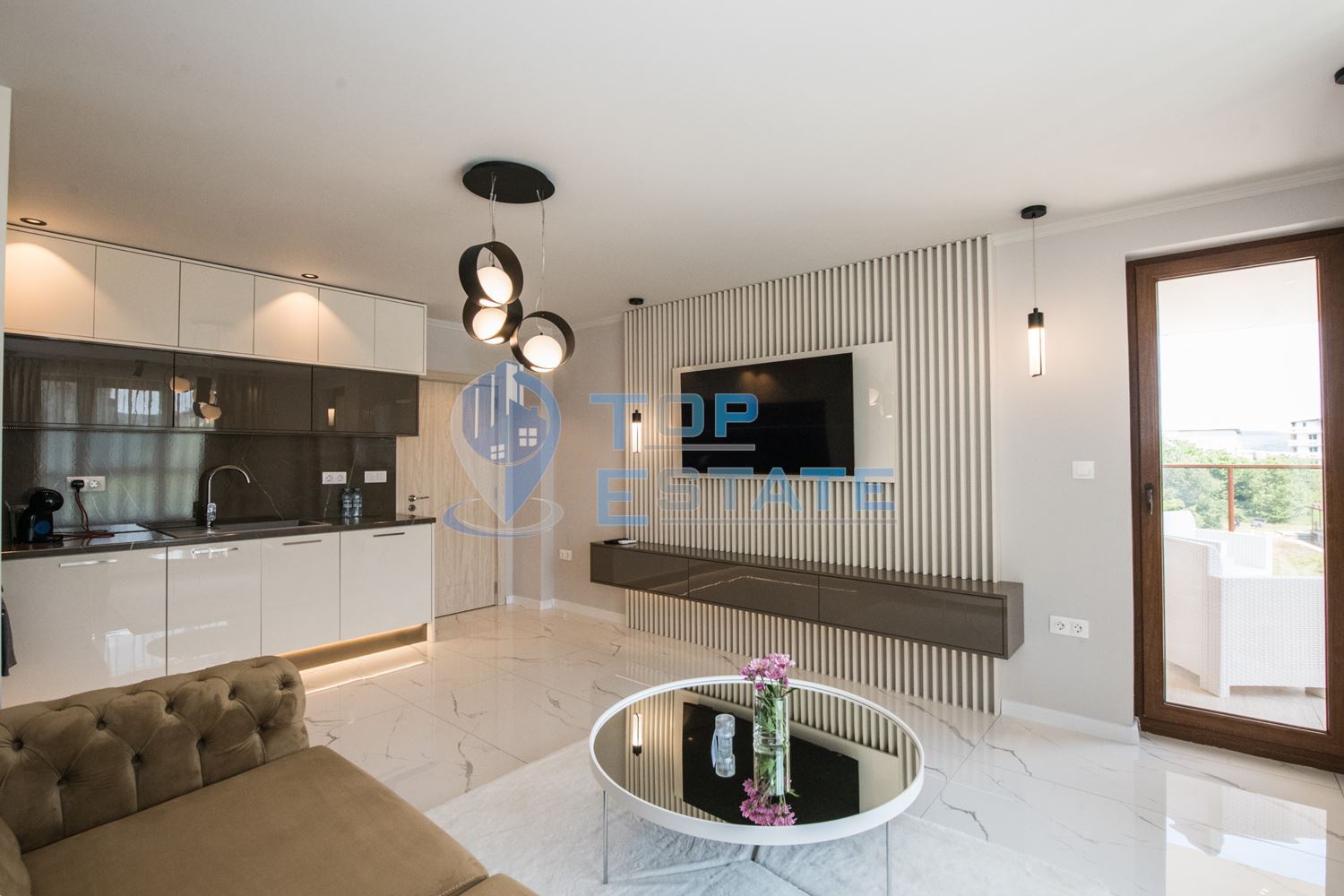 Двустаен, новопостроен, луксозен, газифициран апартамент с надземно паркомясто под наем в квартал Бузлуджа, град Велико Търн - 0