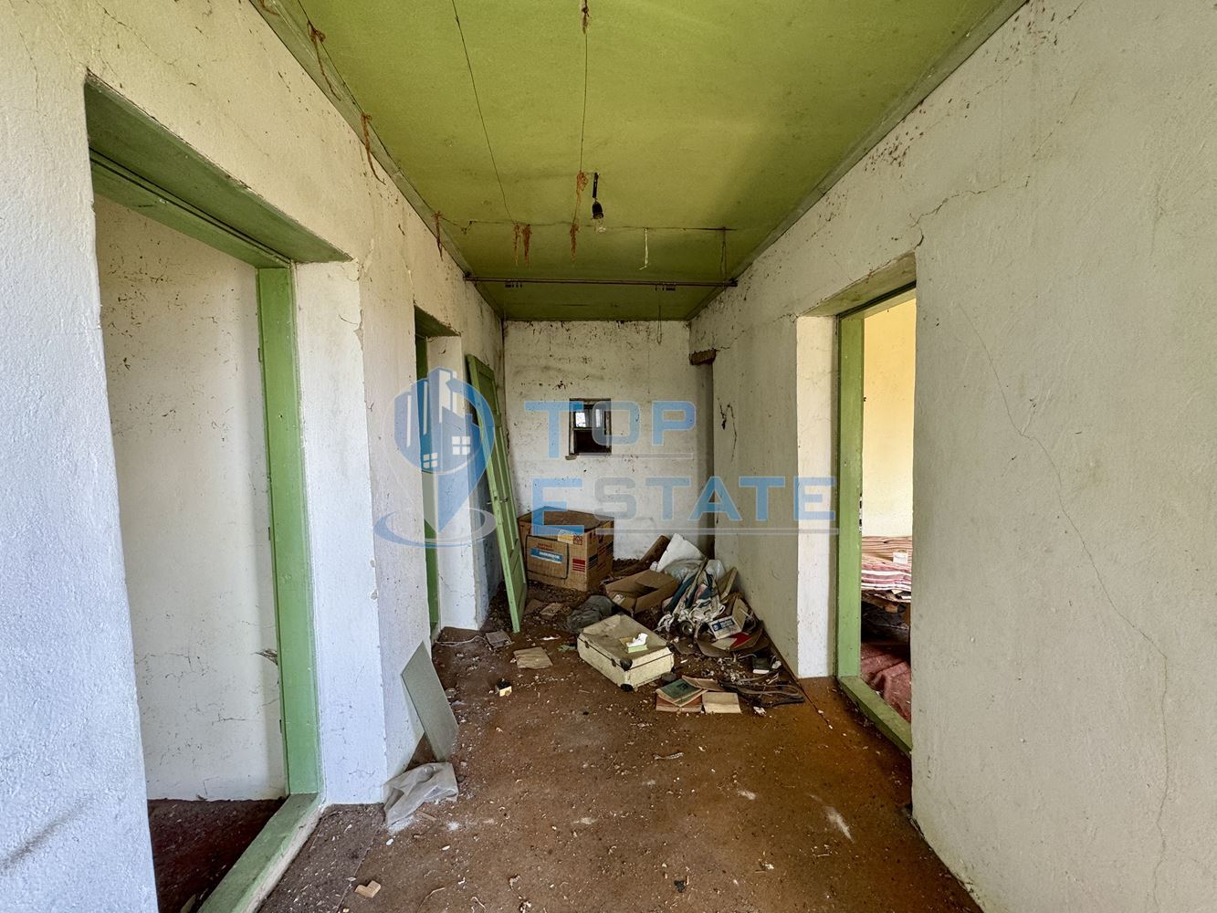 Тухлена къща с кладенец и допълнителни постройки в село Масларево, област Велико Търново - 0