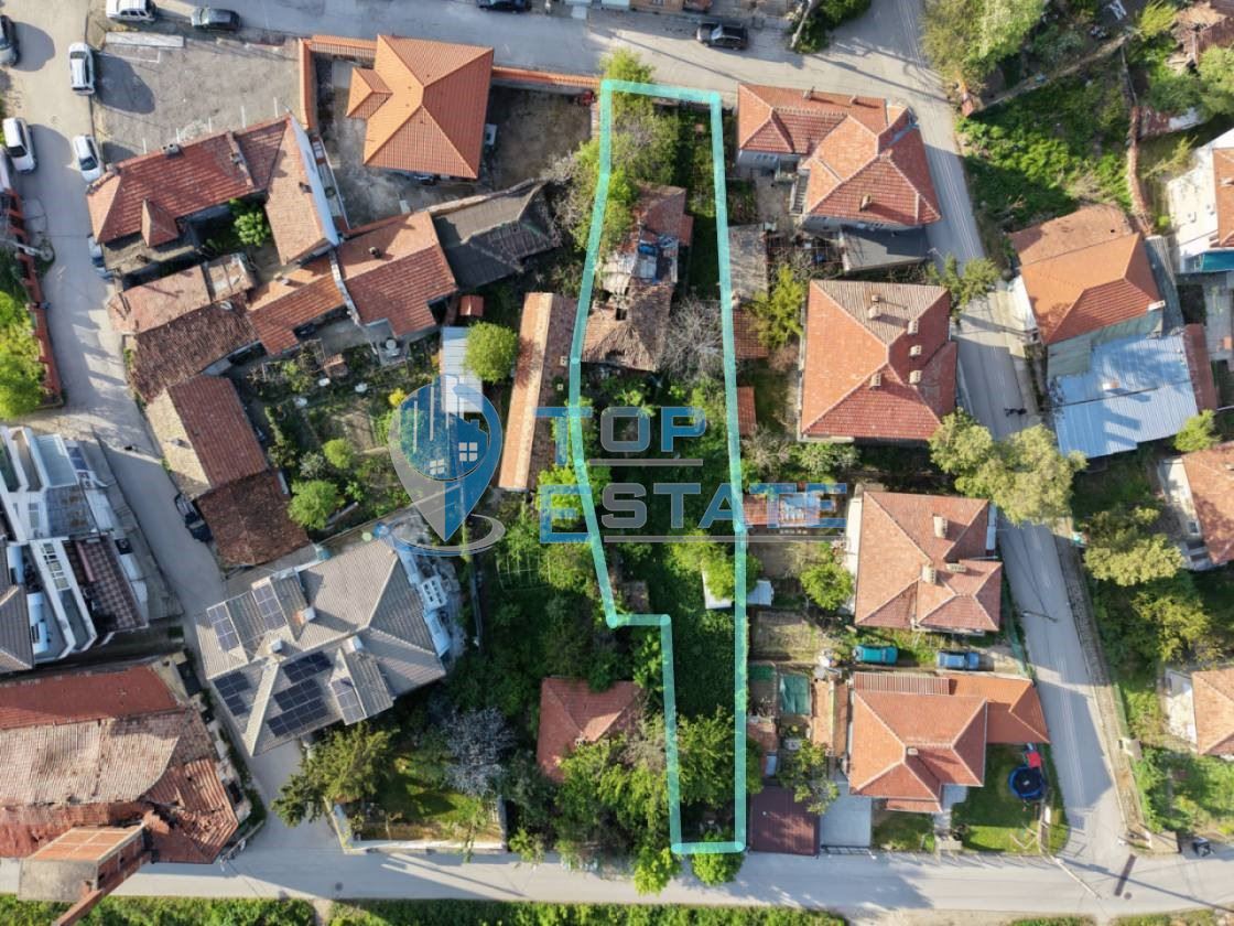 Парцел с жилищна постройка в централната част на град Горна Оряховица, област Велико Търново - 0