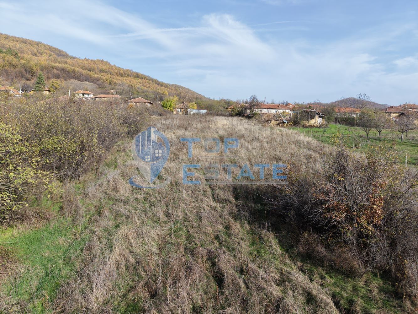 Панорамен парцел в регулация в село Равново, община Златарица - 0