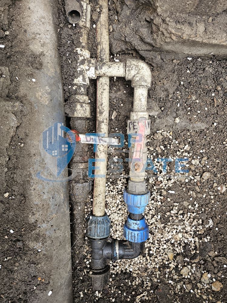 Птицеферма с разработен бизнес, ФЕЦ и оборудване, готова за работа в област Велико Търново - 0