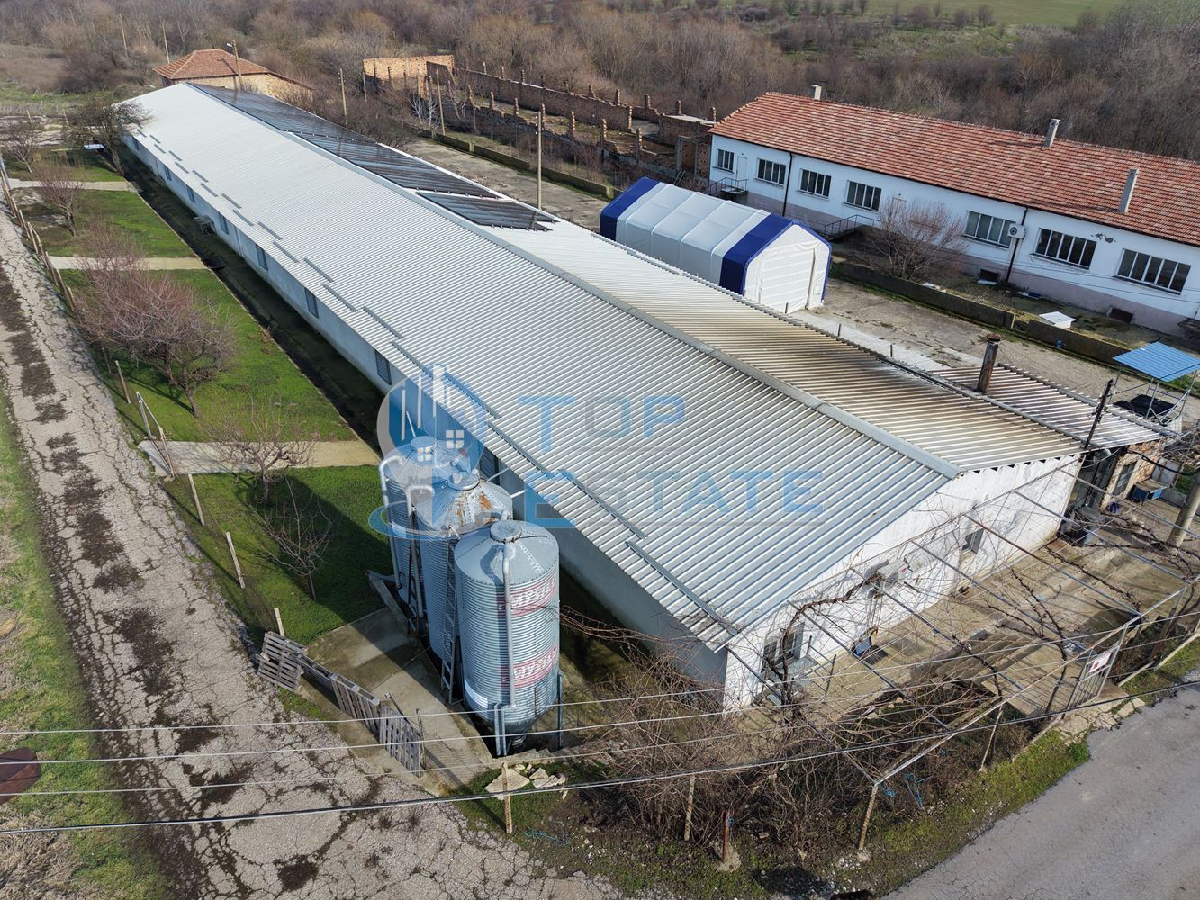 Птицеферма с разработен бизнес, ФЕЦ и оборудване, готова за работа в област Велико Търново - 0