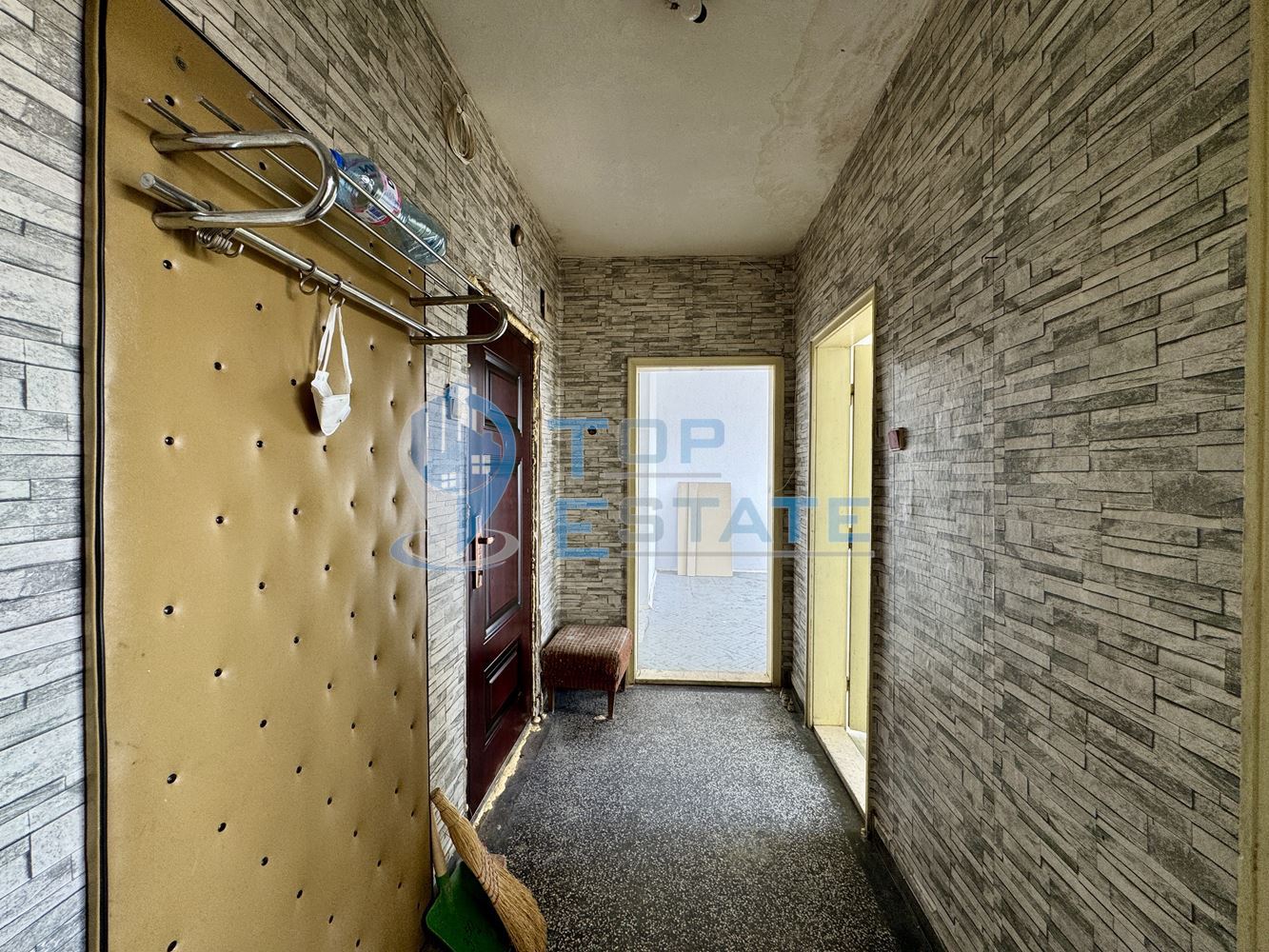 Двустаен тухлен апартамент в центъра на град Полски тръмбеш - 0