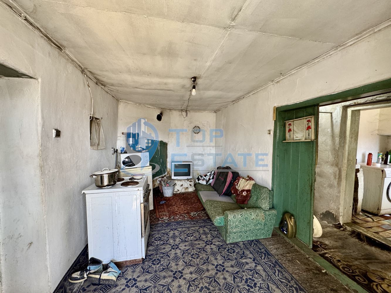 Двуетажна къща с кладенец и допълнителни постройки в село Долна Липница, област Велико Търново - 0