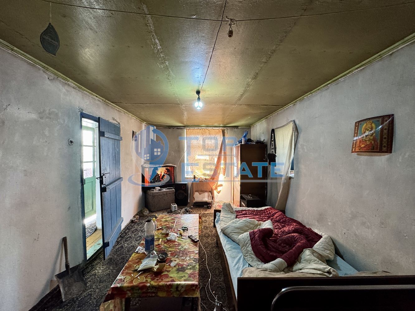 Двуетажна къща с кладенец и допълнителни постройки в село Долна Липница, област Велико Търново - 0