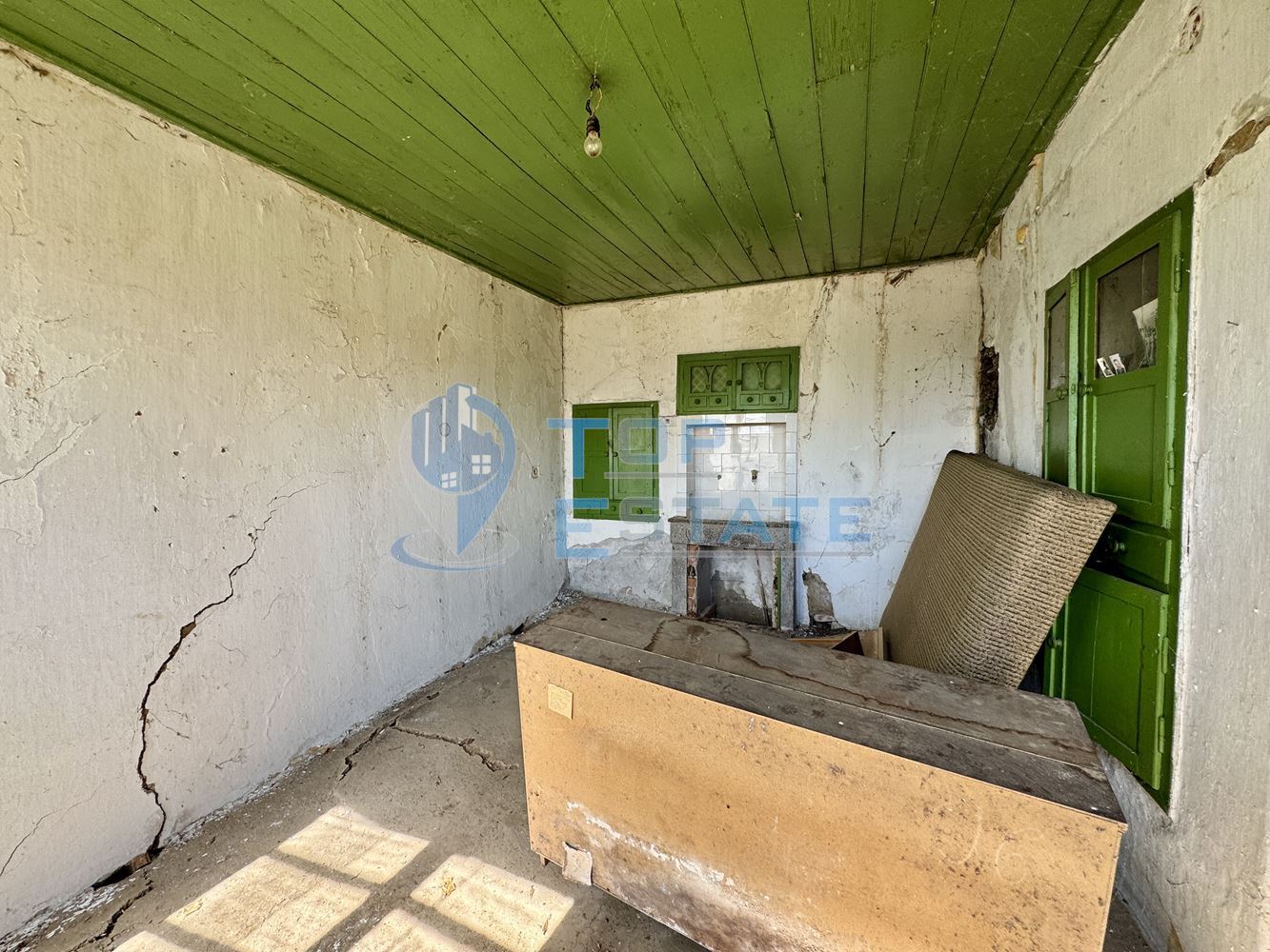 Тухлена къща с кладенец и допълнителни постройки в село Масларево, област Велико Търново - 0