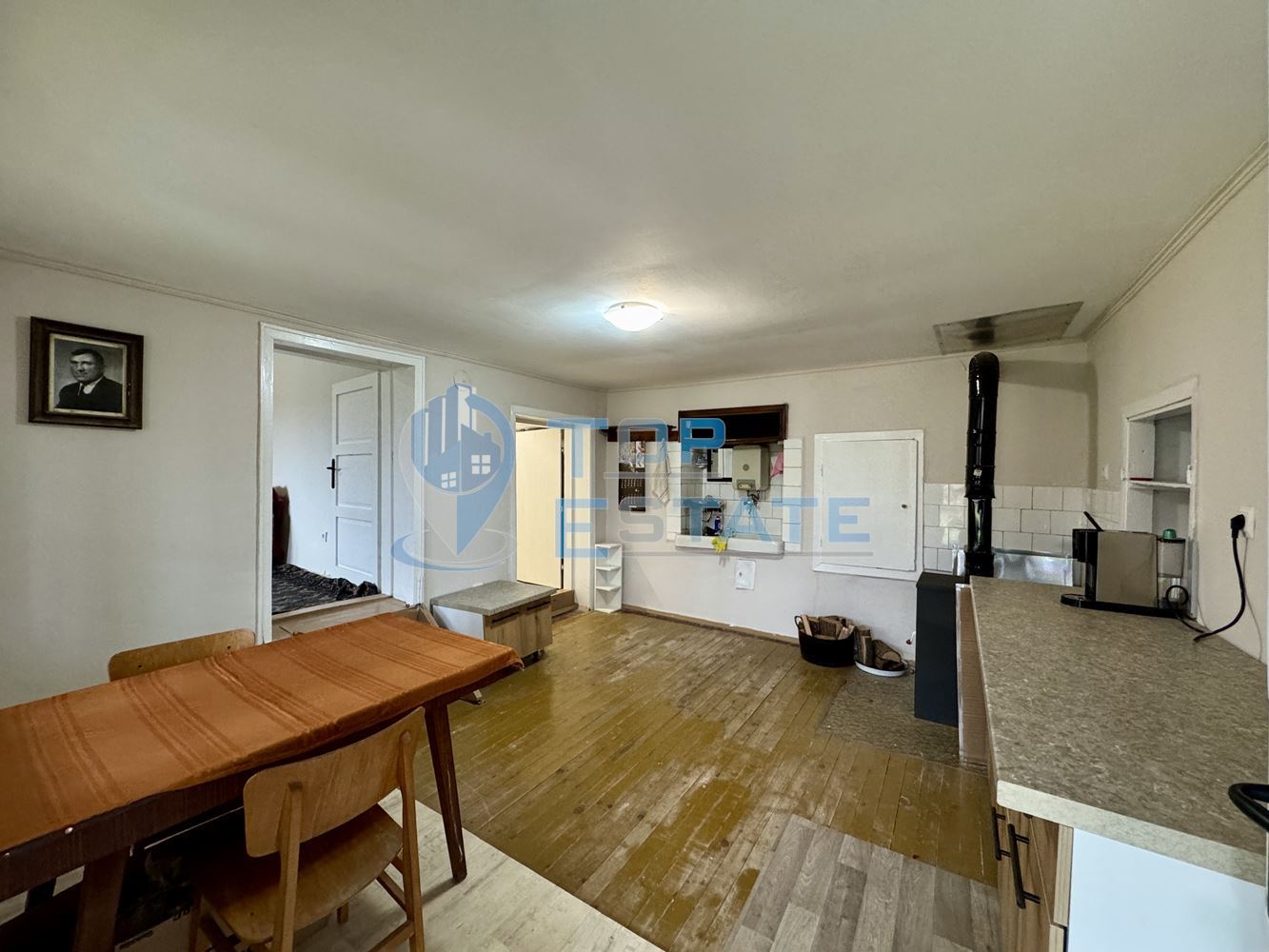 Здрава тухлена къща с кладенец и голям двор в село Павел, област Велико Търново - 0