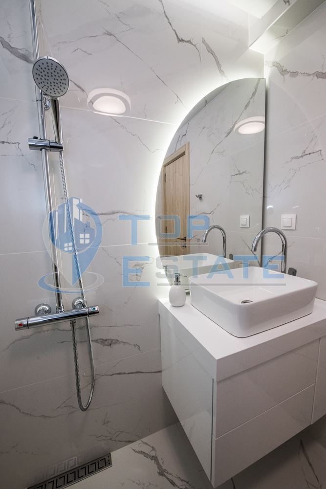 Двустаен, новопостроен, луксозен, газифициран апартамент с надземно паркомясто под наем в квартал Бузлуджа, град Велико Търн - 0