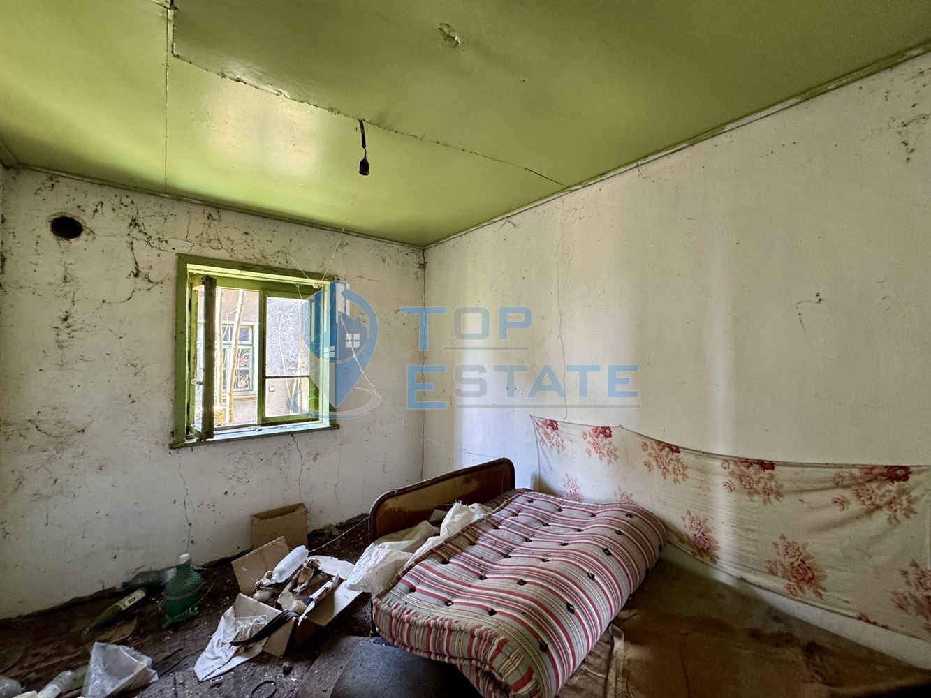 Тухлена къща с кладенец и допълнителни постройки в село Масларево, област Велико Търново - 0