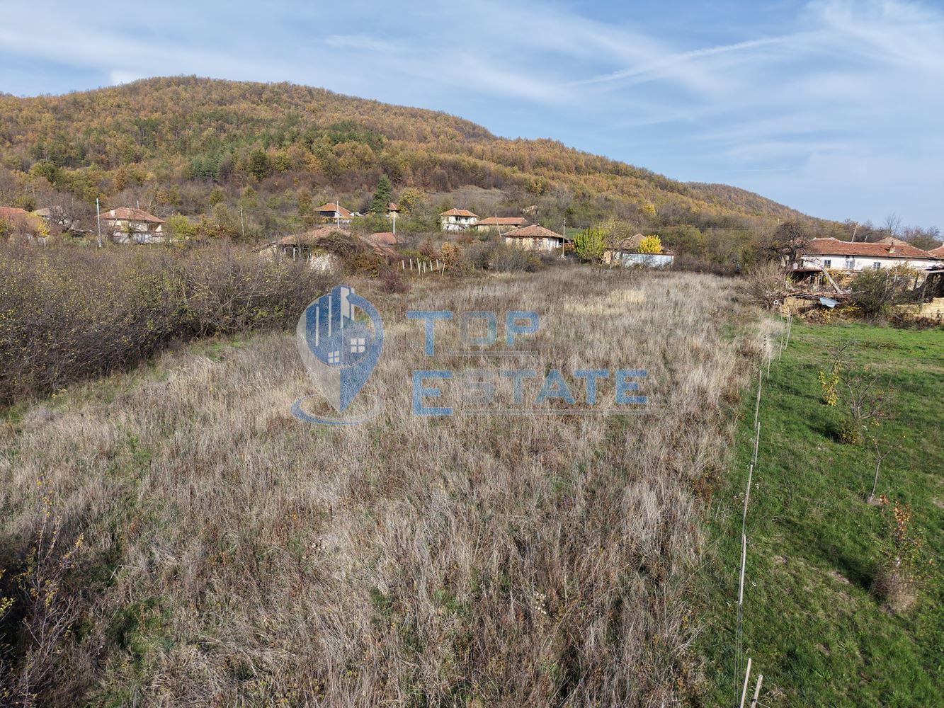 Панорамен парцел в регулация в село Равново, община Златарица - 0