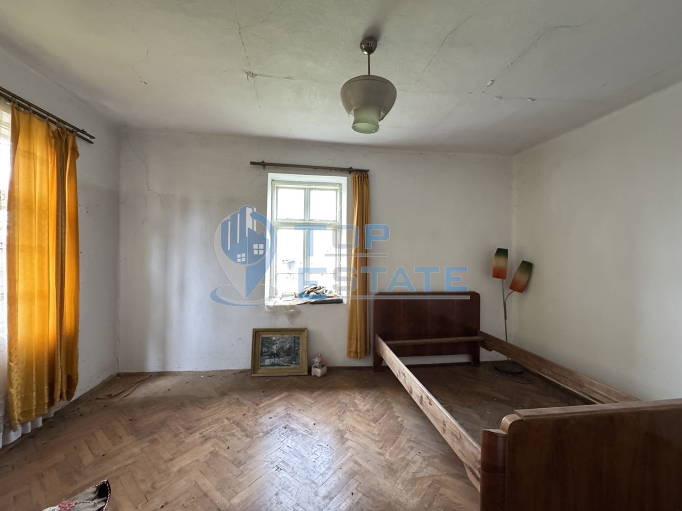 Двуетажна тухлена къща с допълнителни постройки и голям двор в село Горна Липница, област Велико Търново - 0