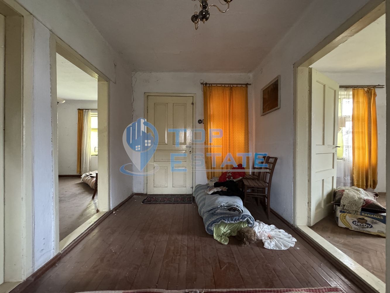 Двуетажна тухлена къща с допълнителни постройки и голям двор в село Горна Липница, област Велико Търново - 0