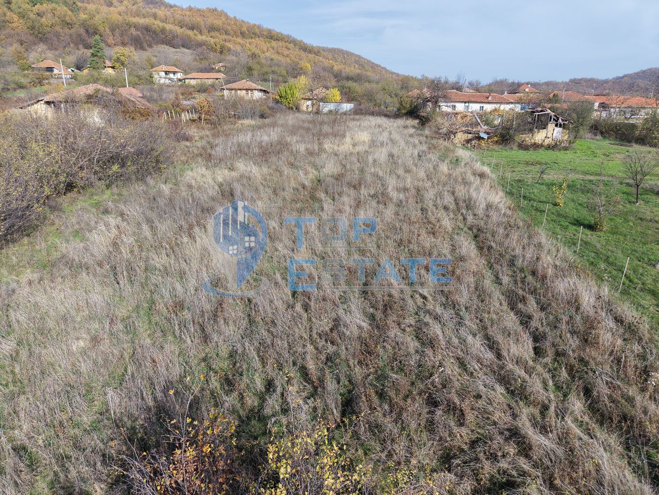 Панорамен парцел в регулация в село Равново, община Златарица - 0