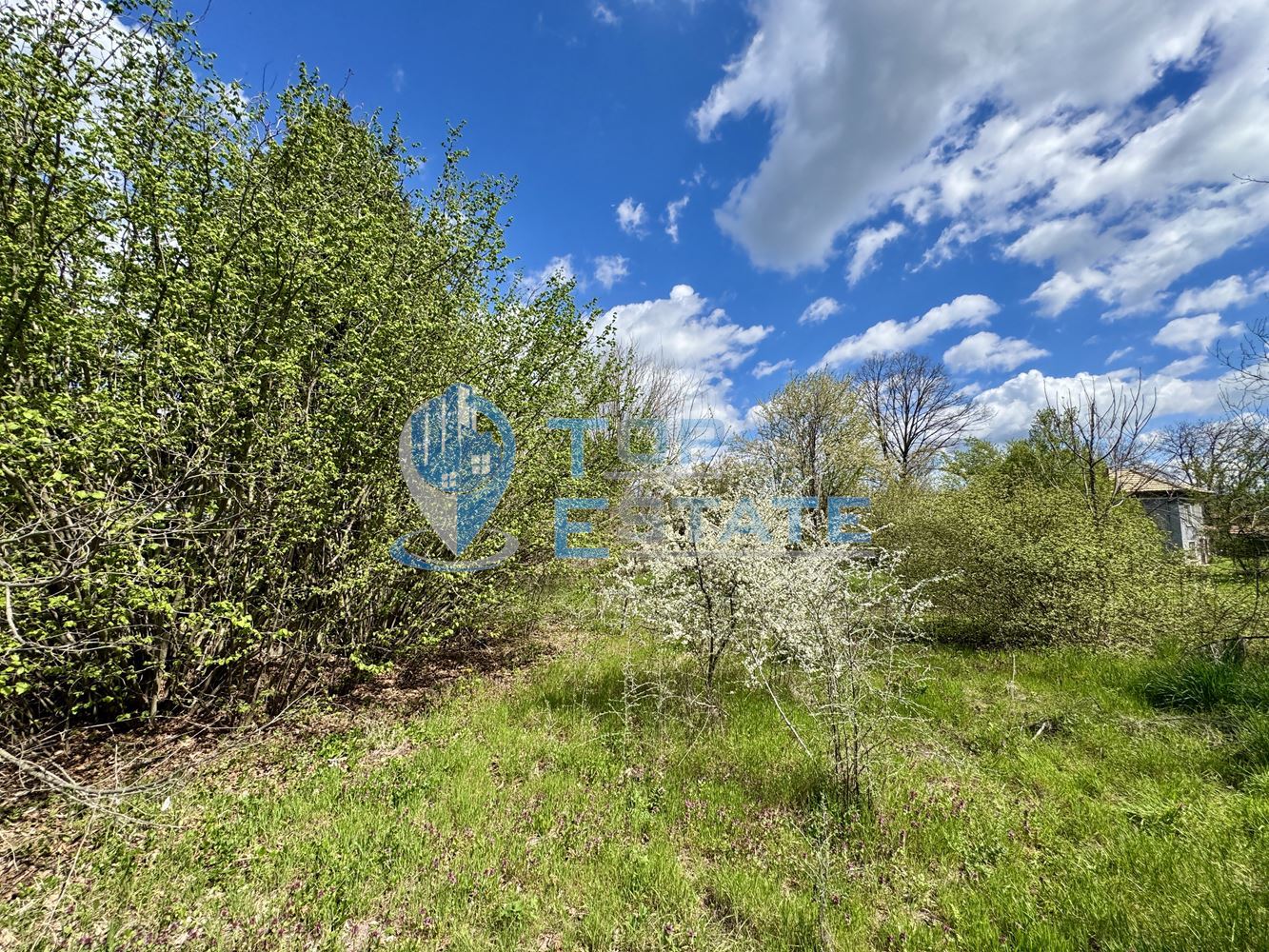 Масивна двуетажна къща с кладенец в село Иванча, област Велико Търново - 0