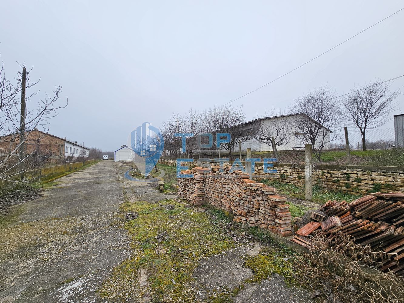 Птицеферма с разработен бизнес, ФЕЦ и оборудване, готова за работа в област Велико Търново - 0