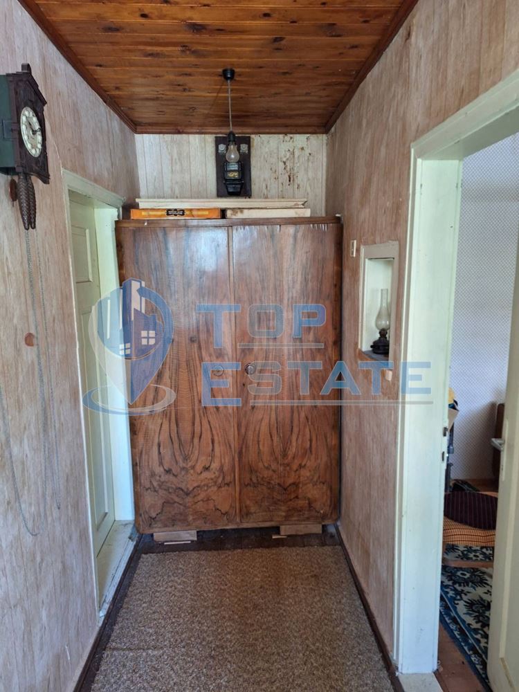 Къща с голям двор и допълнителни постройки в село Хотница, област Велико Търново - 0