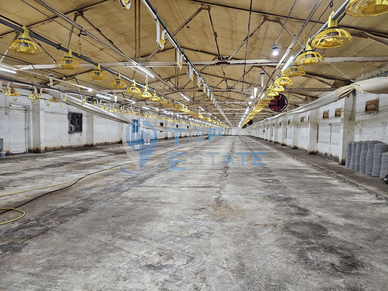 Птицеферма с разработен бизнес, ФЕЦ и оборудване, готова за работа в област Велико Търново - 0