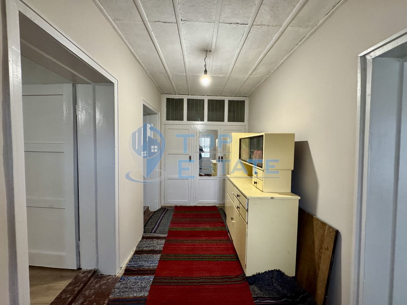 Здрава тухлена къща с кладенец и голям двор в село Павел, област Велико Търново - 0