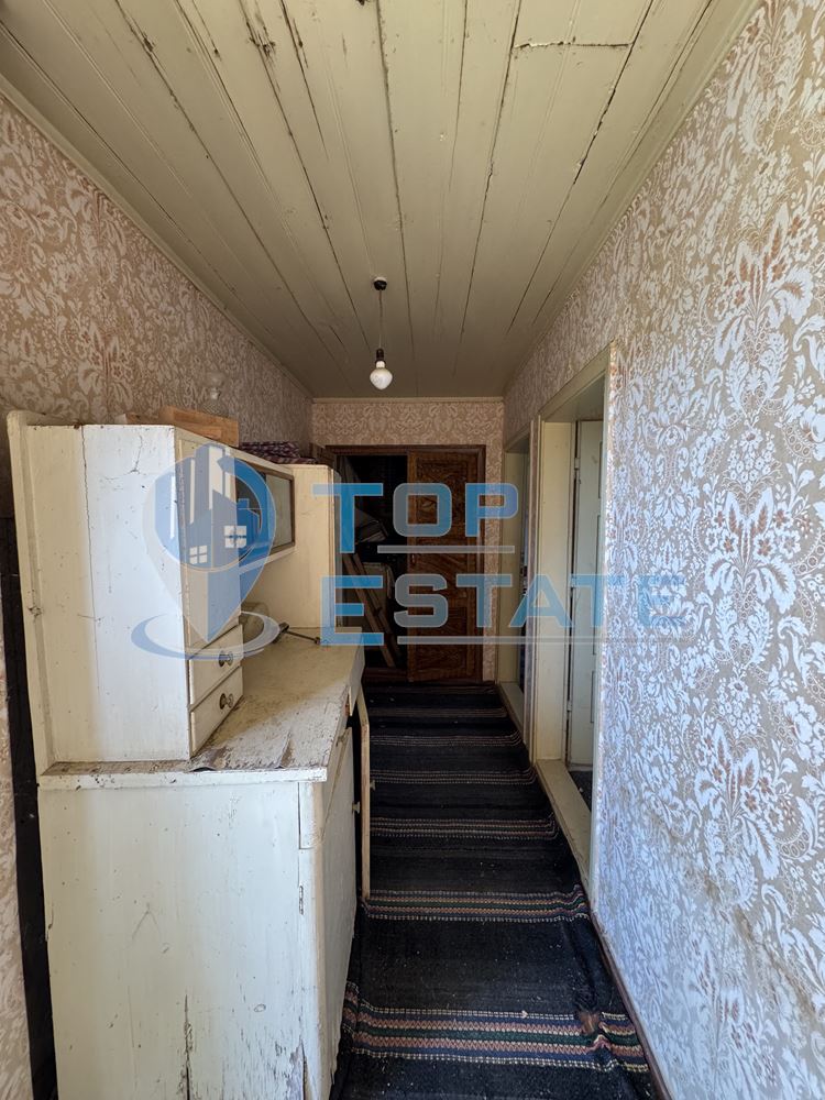 Двуетажна къща с кладенец и стопански постройки в село Нова Върбовка, област Велико Търново. - 0