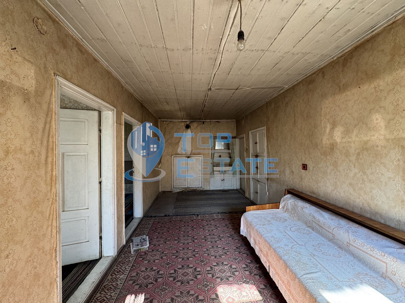 Двуетажна къща с кладенец и стопански постройки в село Нова Върбовка, област Велико Търново. - 0