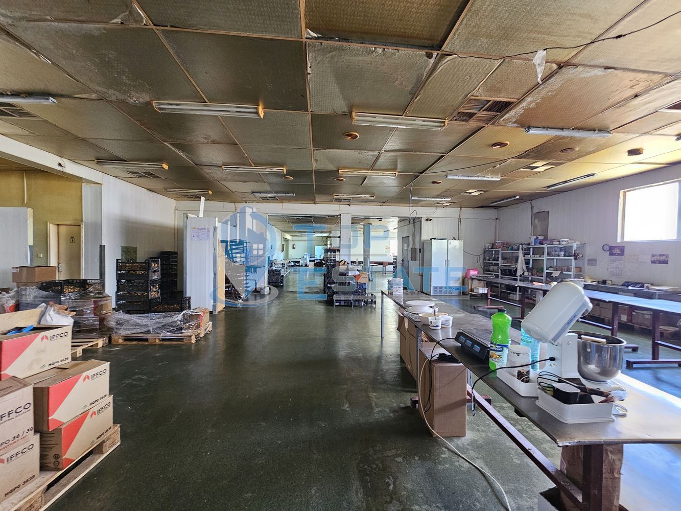 Промишленa сграда със собствен трафопост на главен път Русе - Свиленград в село Поликраище - 0