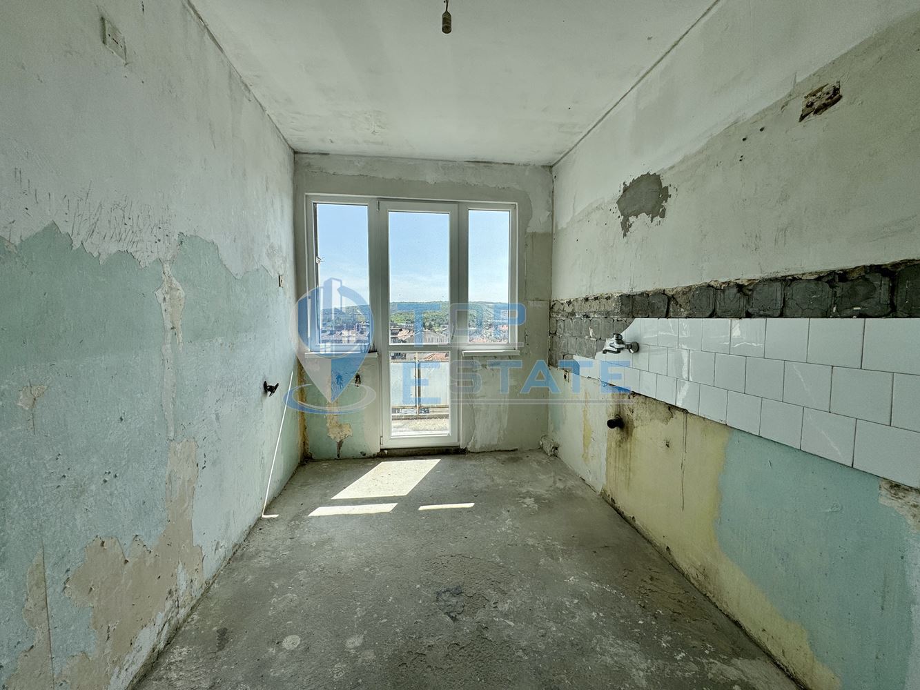 Двустаен тухлен апартамент в центъра на град Полски тръмбеш - 0