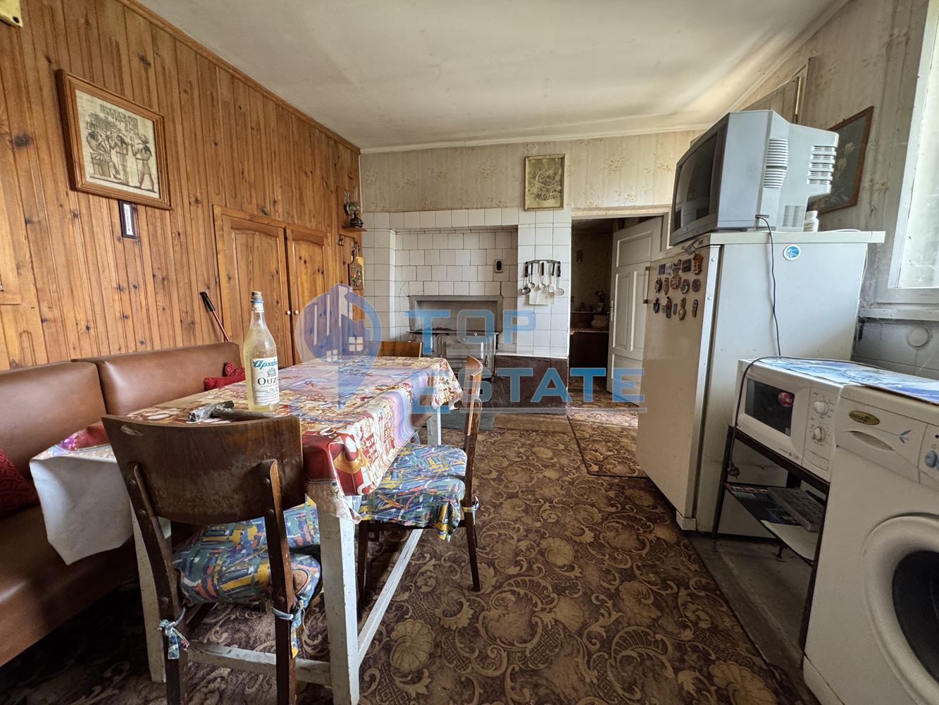 Къща с голям двор и допълнителни постройки в село Хотница, област Велико Търново - 0