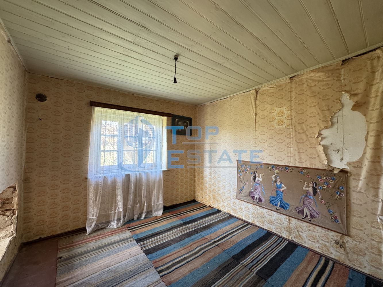 Двуетажна къща с кладенец и стопански постройки в село Нова Върбовка, област Велико Търново. - 0