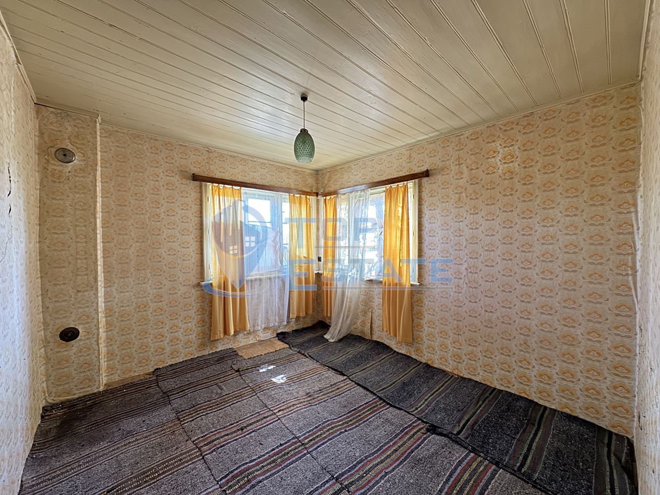 Двуетажна къща с кладенец и стопански постройки в село Нова Върбовка, област Велико Търново. - 0