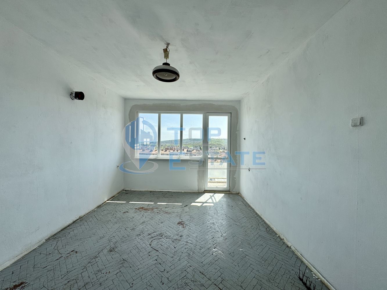 Двустаен тухлен апартамент в центъра на град Полски тръмбеш - 0