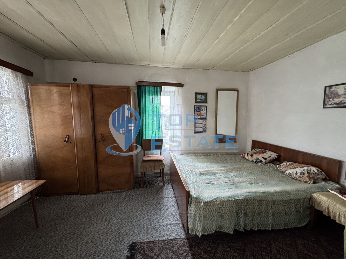 Къща с голям двор и стопански постройки в село Янтра, област Велико Търново - 0