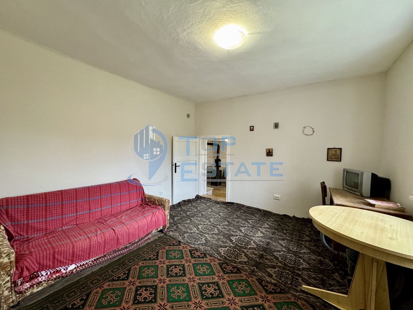 Здрава тухлена къща с кладенец и голям двор в село Павел, област Велико Търново - 0