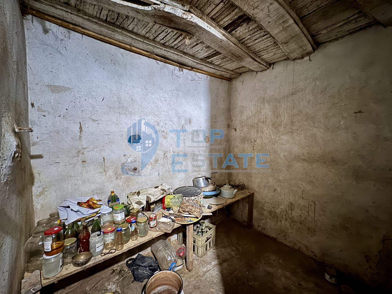 Двуетажна къща с кладенец и допълнителни постройки в село Долна Липница, област Велико Търново - 0