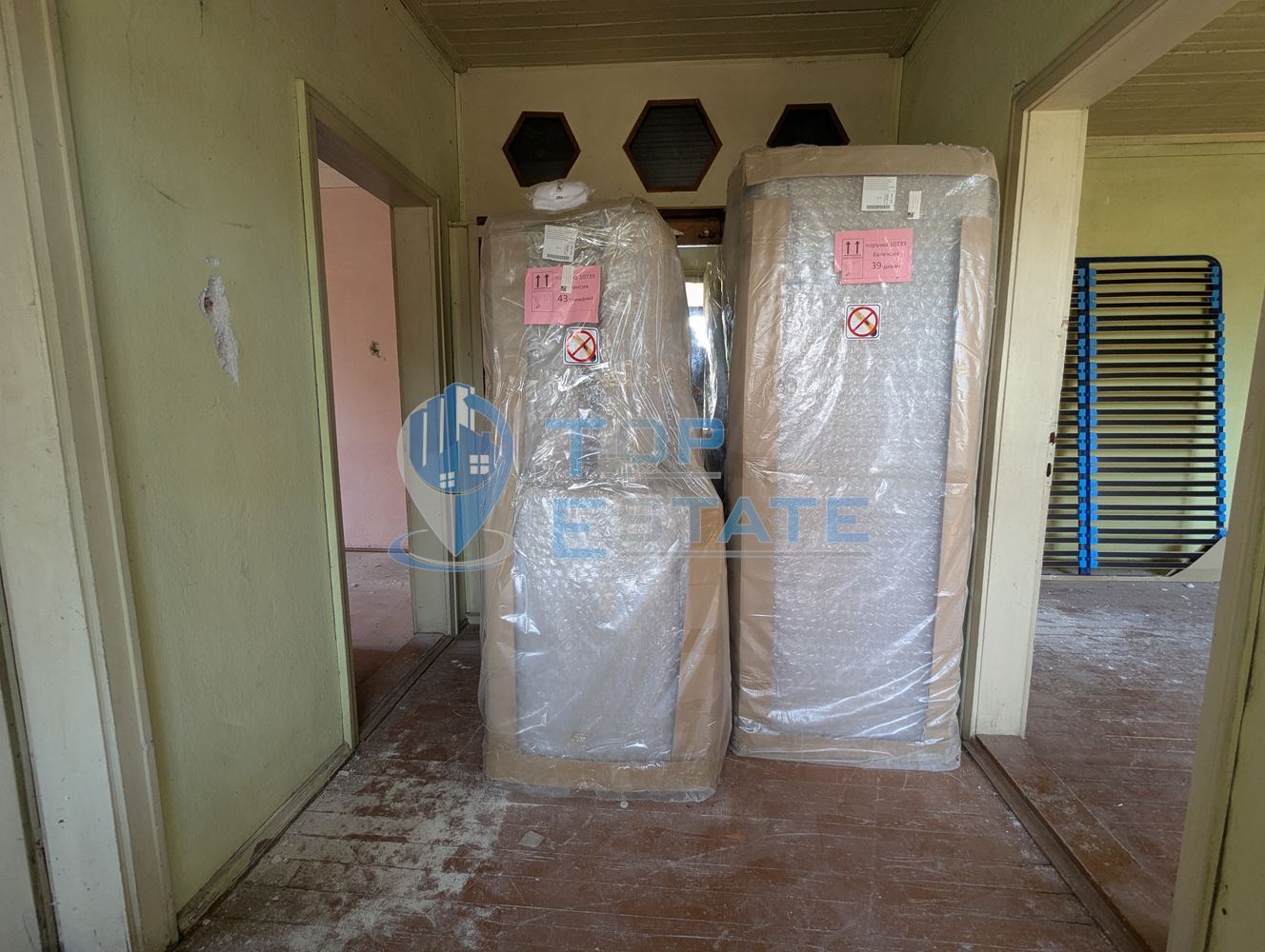 Двуетажна тухлена къща с кладенец в село Поликраище, област Велико Търново - 0