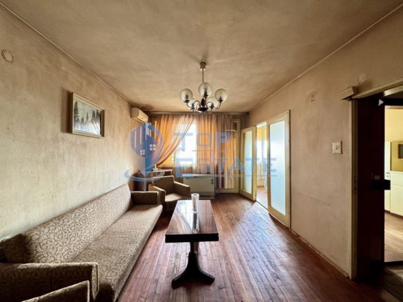 Многостаен тухлен апартамент с гараж в град Полски Тръмбеш, област Велико Търново - 0